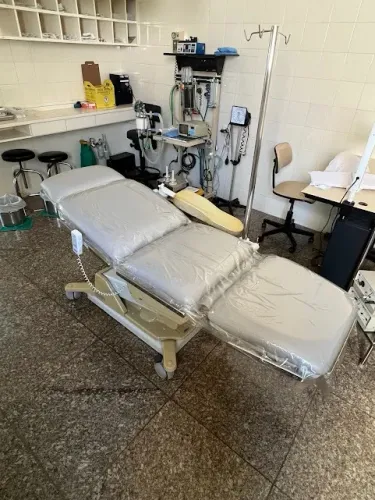 Cadeira de Procedimentos e Cirurgia Automática Olsen, modelo Performance