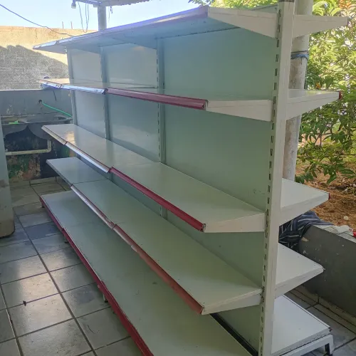 4 metros de gôndolas central + 1 metro de parede 2700