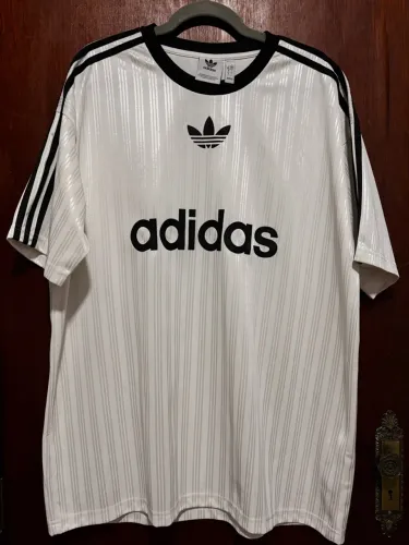 camiseta adidas originals adicolor polly branca G