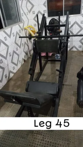 Vendo equipamento para academia de musculação, vendo o lote ou individual