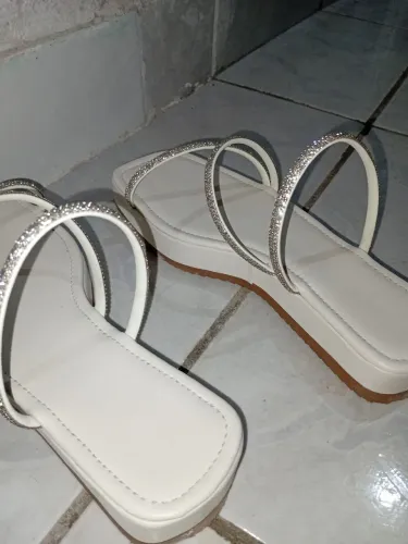Sandália Rasteira Plataforma com strass NOVA NUNCA USADA <br>