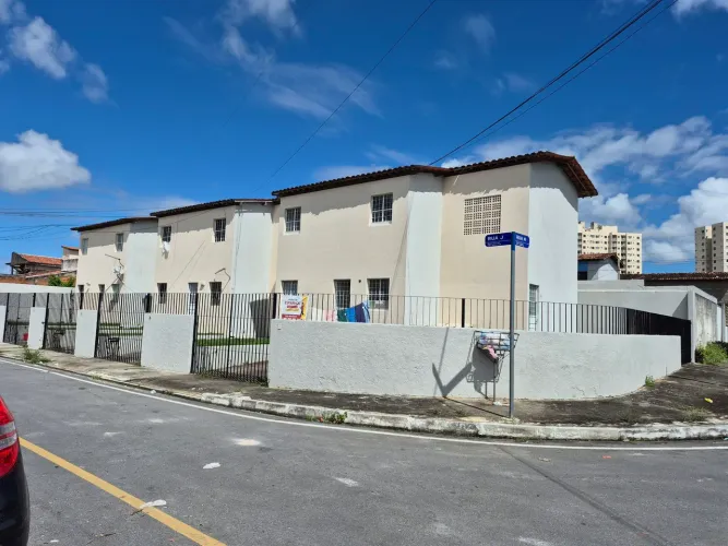 Apartamento com 02 quartos no Antares