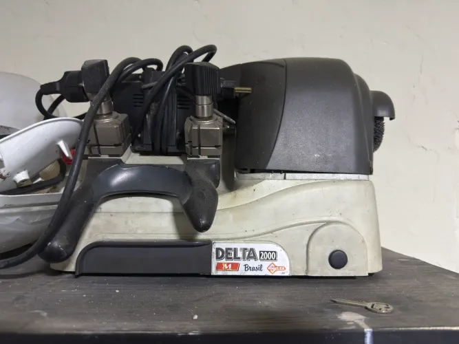 máquina de chave DELTA 2000