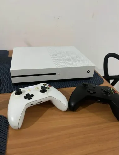 Xbox One S 1Tera ( Com Defeito Do Plin )