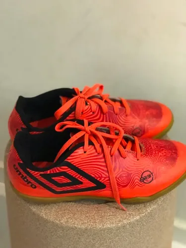 Chuteira umbro orbit futsal