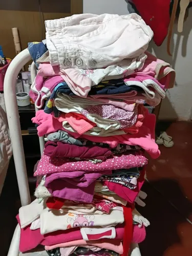 Lote de roupas menina tamanho 1 e2 com 45 pecas boas
