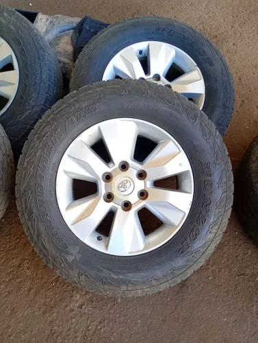Pneu Dunlop aro 17 caminhonete 