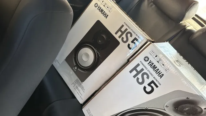 Monitor Yamaha HS5