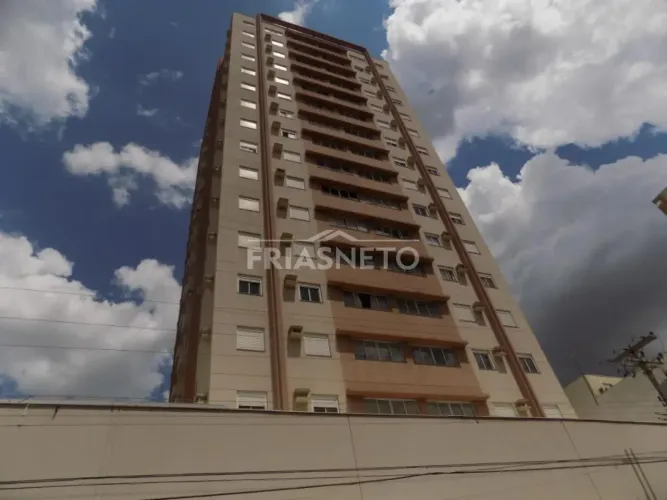 Apartamento no centro da cidade com três dormitórios
