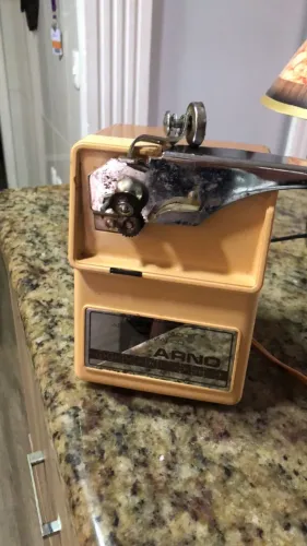 Abridor de latas e afiador de facas vintage ARNO