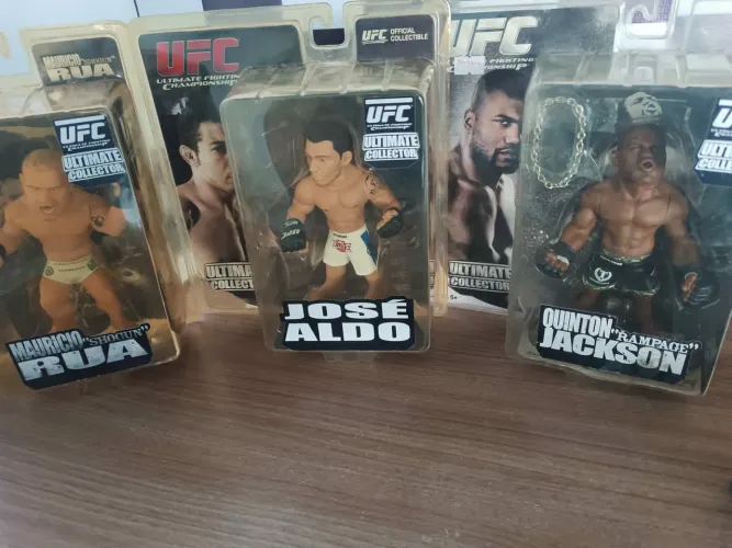 3 miniaturas UFC - embalagem aberta por baixo