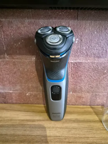 Barbeador Philips AquaTouch Series 3000 - À Prova d'Água (Wet & Dry)