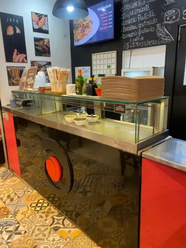 Vitrine fria e quente com geladeira balcão 205 x 85 cm