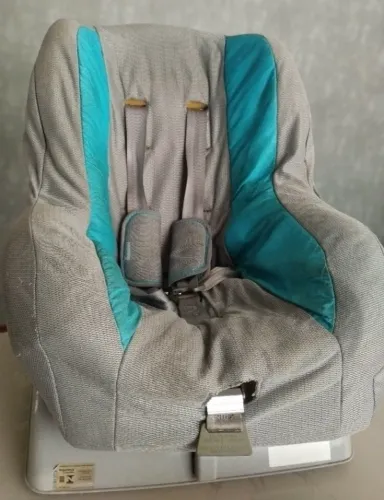 Vendo Cadeirinha de Criança para carro da Marca Galzerano.