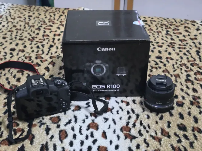 Kit câmera R100 + Lente kit