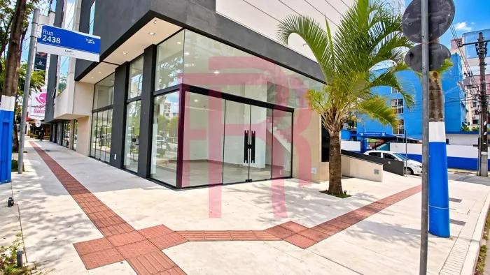 Sala comercial para locação na Terceira Avenida em Balneário Camboriú.