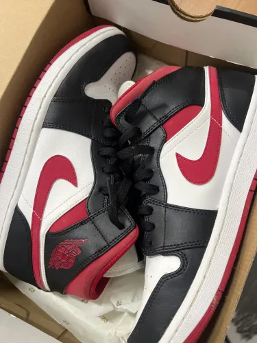 Air Jordan 1 MID