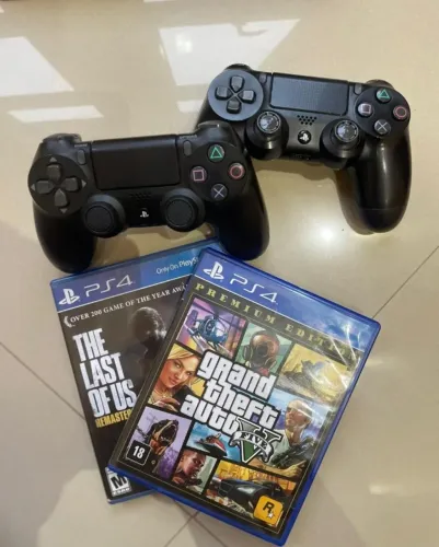 PS4 Slim - 1TB + 2 controles + jogos - Ótimo estado!