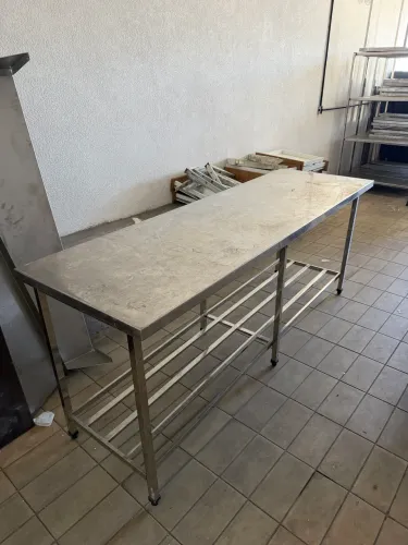 Bancadas, prateleiras, mesas, cubas - Cozinha industrial 