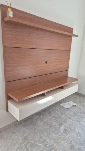 Painel de madeira para televisão 