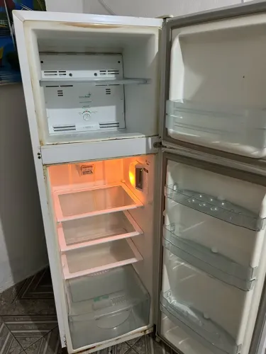 Geladeira cônsul leia a descrição