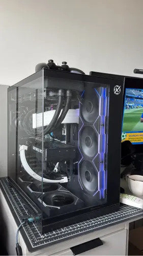 PC GAMER 7800X3D RTX 5070ti