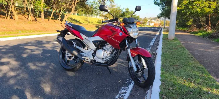 Fazer 250cc impecável sem detalhes.