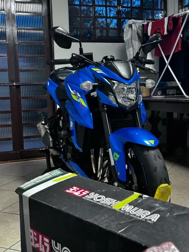 GSX s 750 azul moto gp