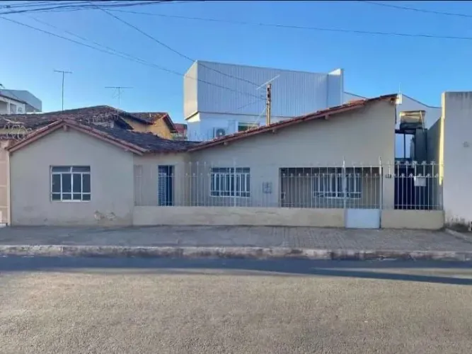 ? CASA À VENDA!