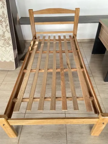Cama de Solteiro sem Colchão 