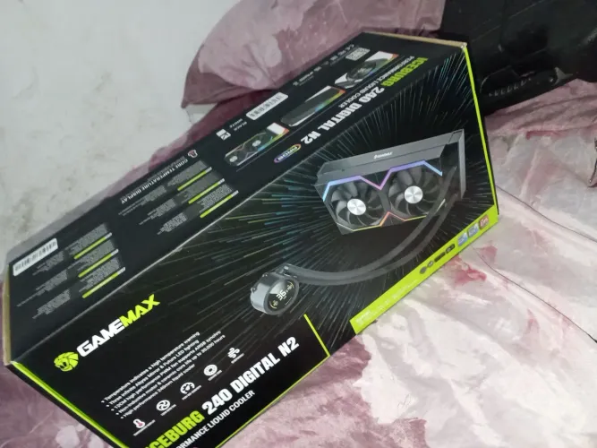 Watercooler gamemax iceburg 240 com tela digital pra monitoramento de temperatura