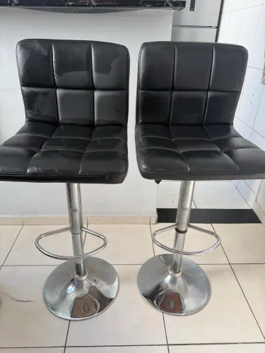 Banqueta duas por 250,00