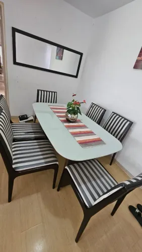 Mesa com 6 cadeiras