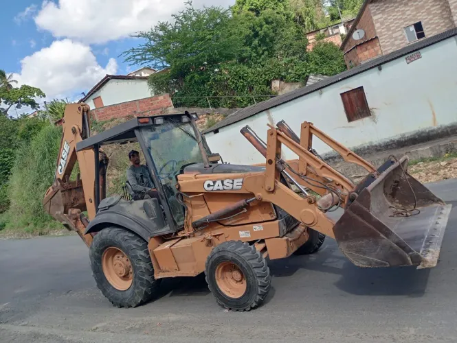 Máquina retroescavadeira Case 580M 4x2 - Ano 2010