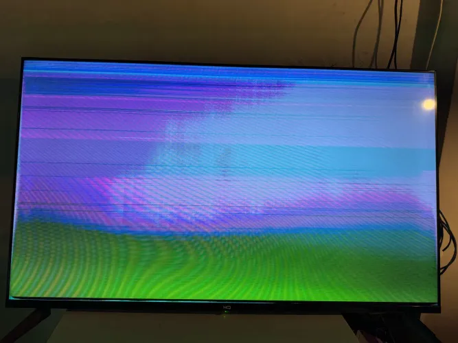 Televisão HQ 50 polegadas smart com defeito