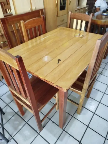 Mesa 4 cadeiras madeira