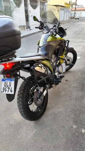 Transalp 700 cc, impecável, toda revisada.