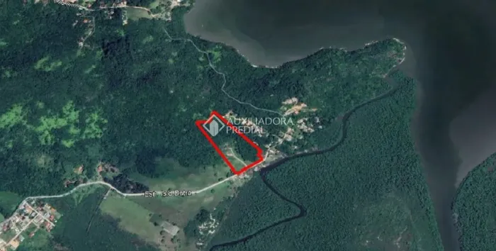 Terreno à Venda - Sambaqui, Florianópolis - 31.452,40 m², Próximo ao Mar e Áreas Verdes