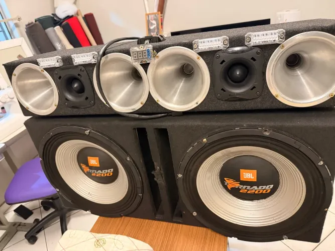 Caixa de som jbl