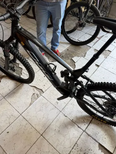 Bicicleta elétrica Oggi forza 2025 tamanho L em perfeito estado. 140 KM rodados.
