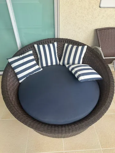 Chaise redonda de fibra sintética