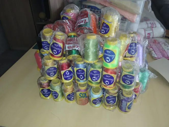 Linhas para máquina de bordar