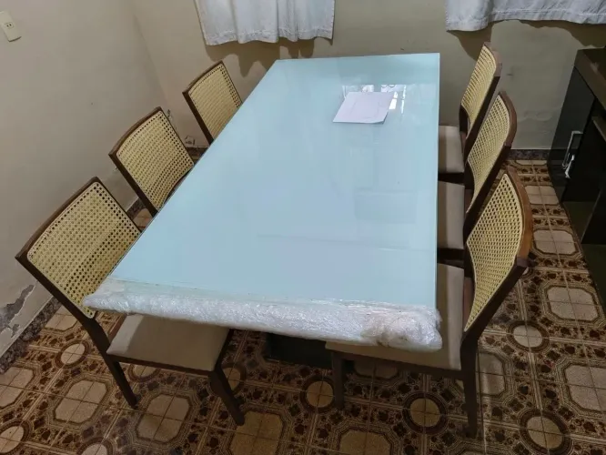 MESA DE JANTAR COM 6 CADEIRAS