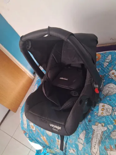 Vende- se esse bebê conforto