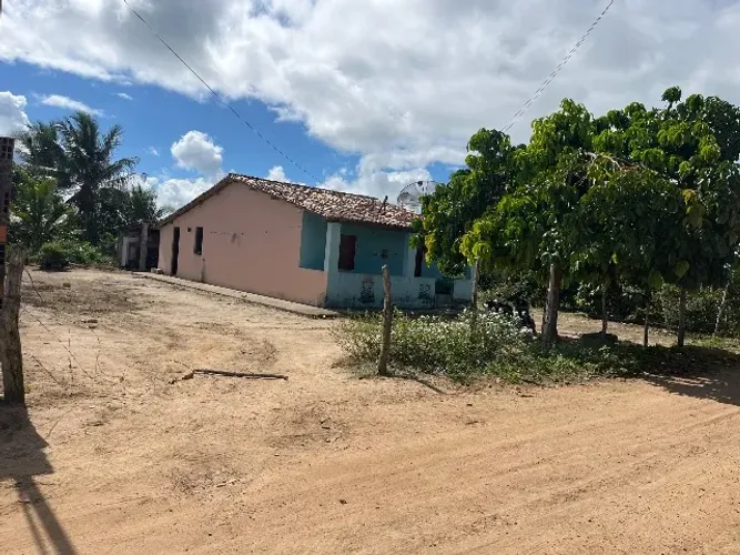 Sítio com 2 tarefas e uma conta e uma casa grande em Riachão do Dantas no povoado Volta