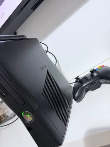 XBOX 360 LTU (vai com HD externo com EXPLOIT COM 80 jogos)