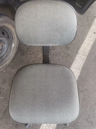 Cadeira para escritório semi-nova perfeita