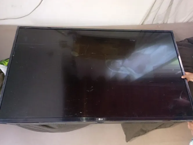 TV LG 4K 43p para retirada de peças