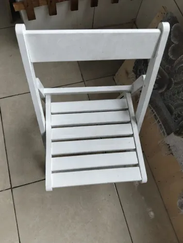 Cadeira De Madeira Semi-novo