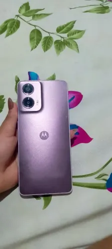 Vendo celular com marcas de uso, moto G24, o quebrado é na tela, mas não interfere em nada